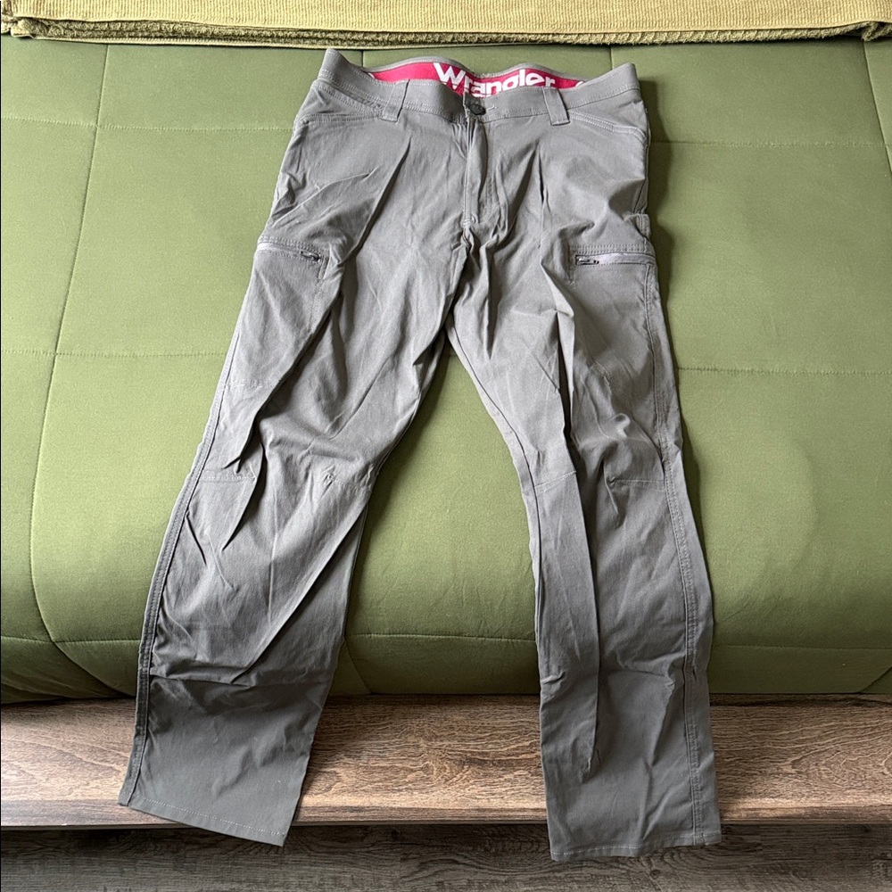 Wrangler Men's Cargo Pants in Gray